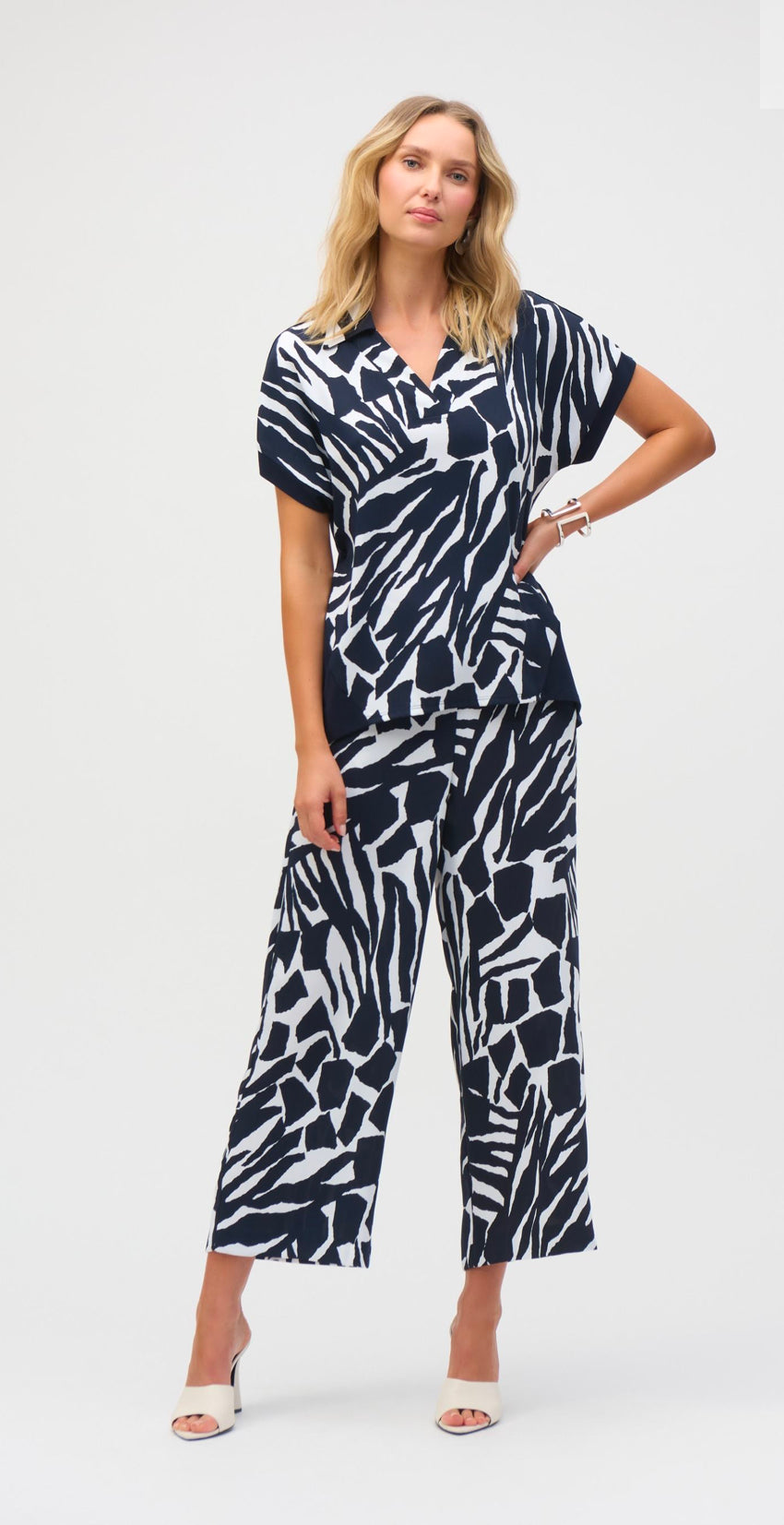 Silky Knit Abstract Print Top-Navy/Vanilla