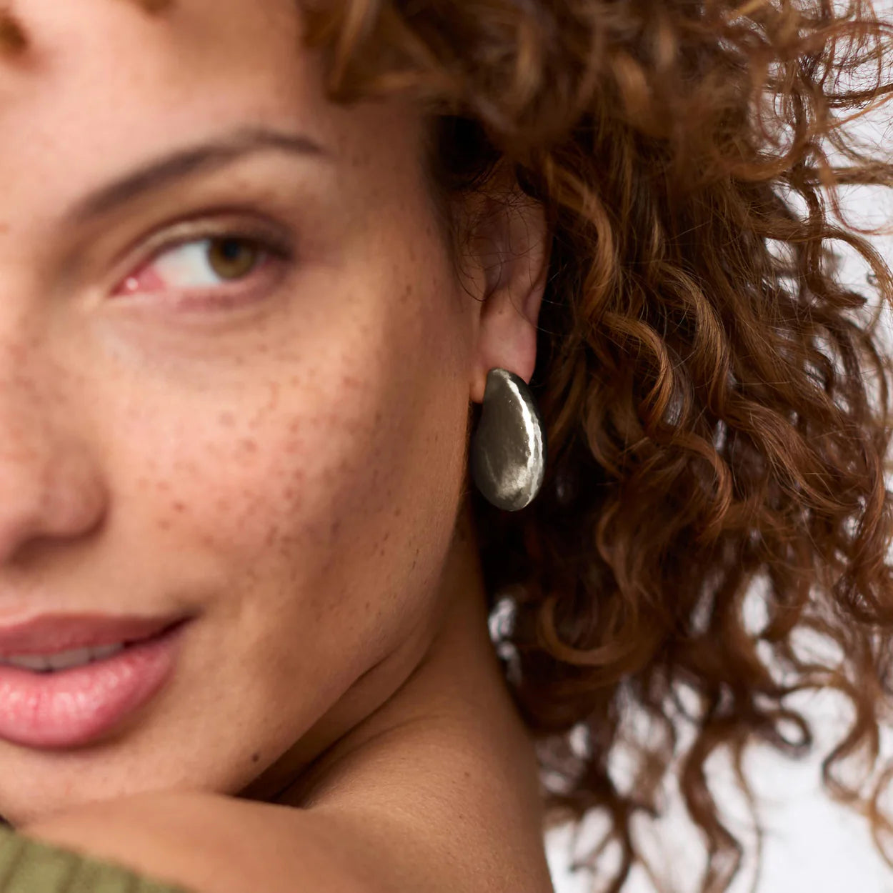 Julie Vos Solara Hoop Earring