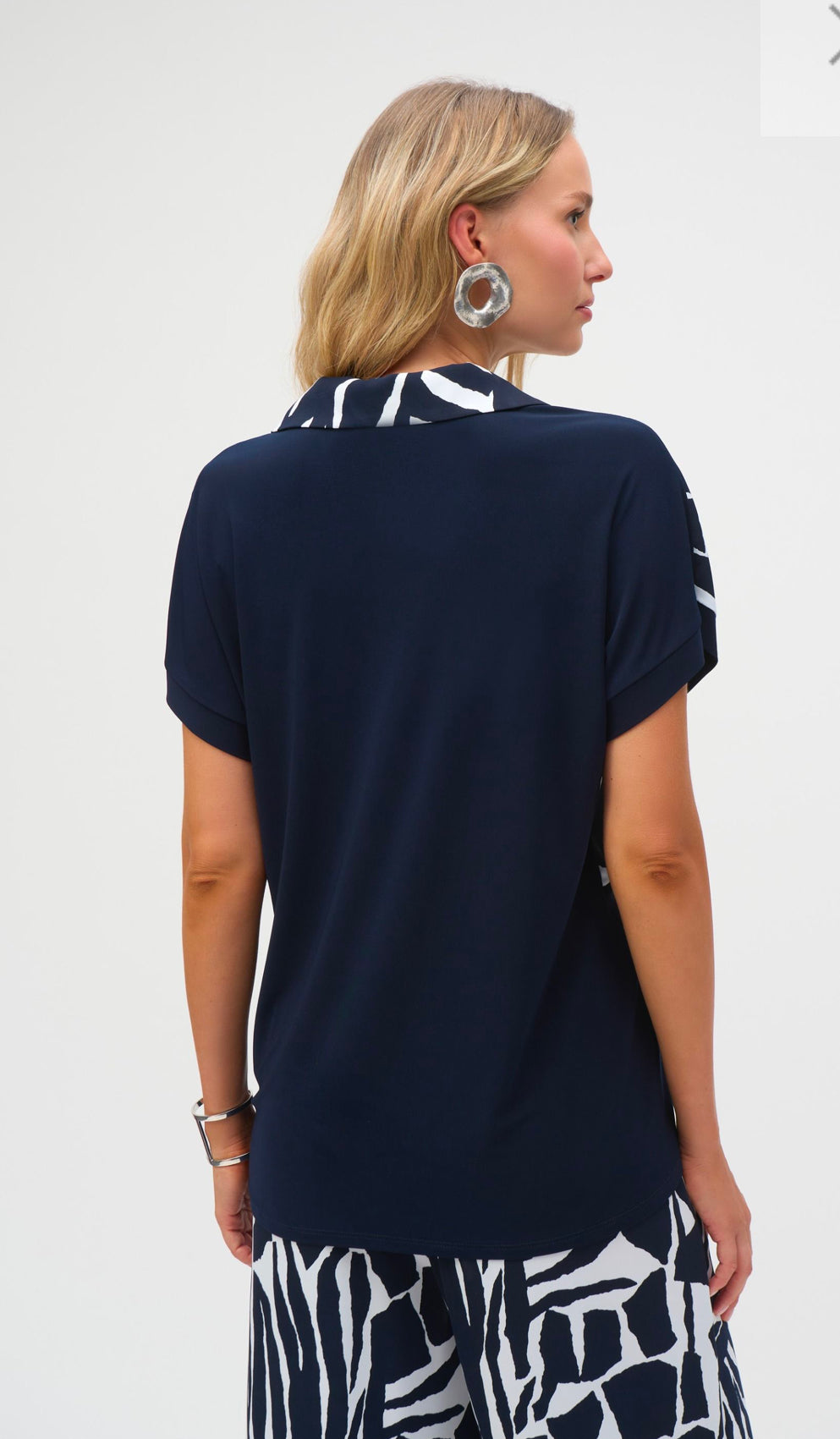 Silky Knit Abstract Print Top-Navy/Vanilla