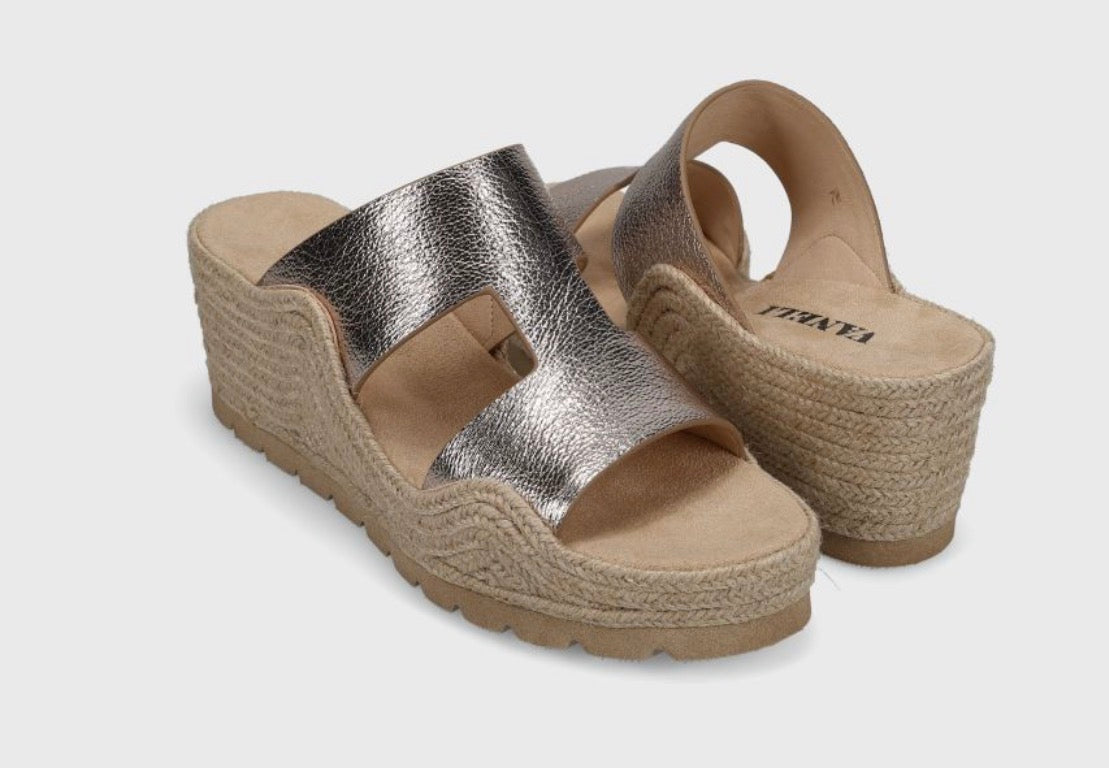 Cyril Sandal-Pewter