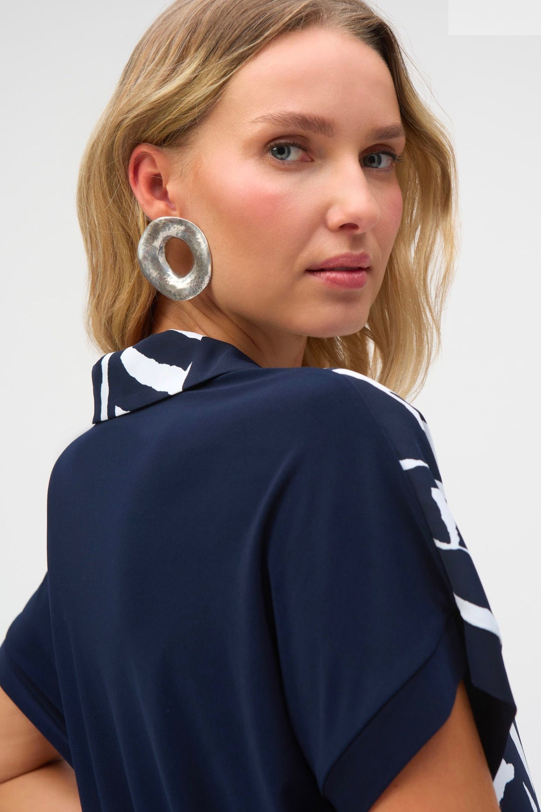 Silky Knit Abstract Print Top-Navy/Vanilla