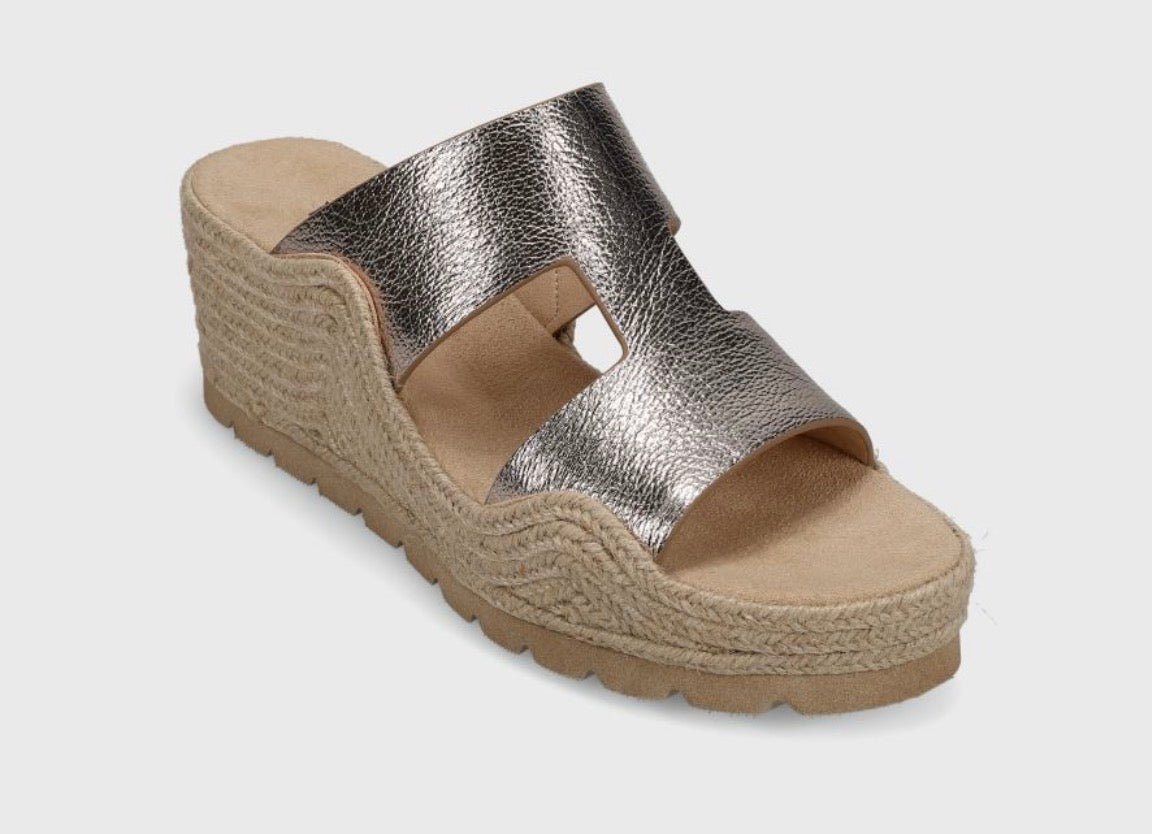Cyril Sandal-Pewter