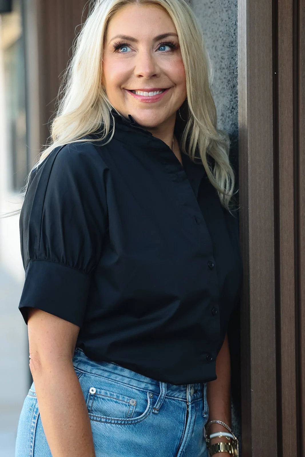 SHORT SLEEVE RUFFLE SHIRT BLACK
